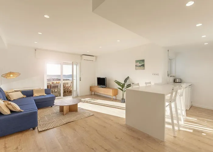 Baleal Blue Sky Ferrel (Leiria)